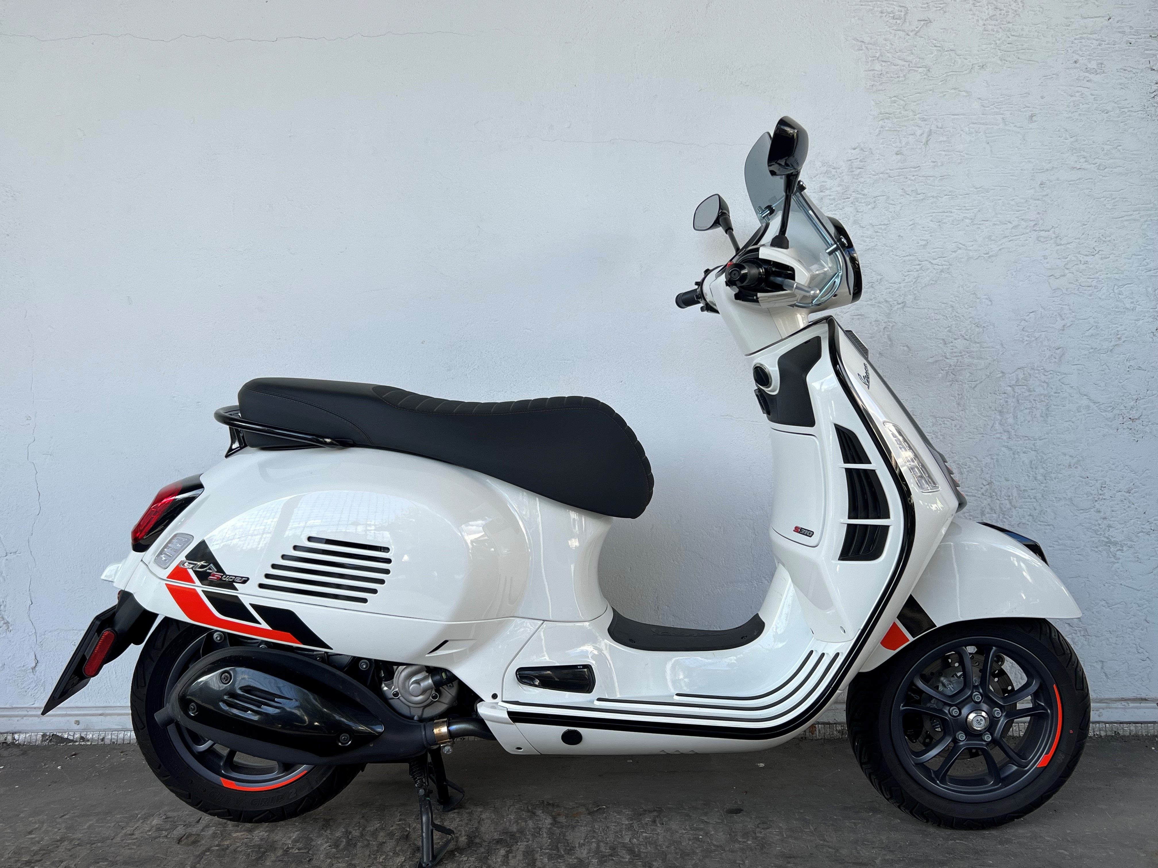 Vespa GTS 300 hpe Super Tech 