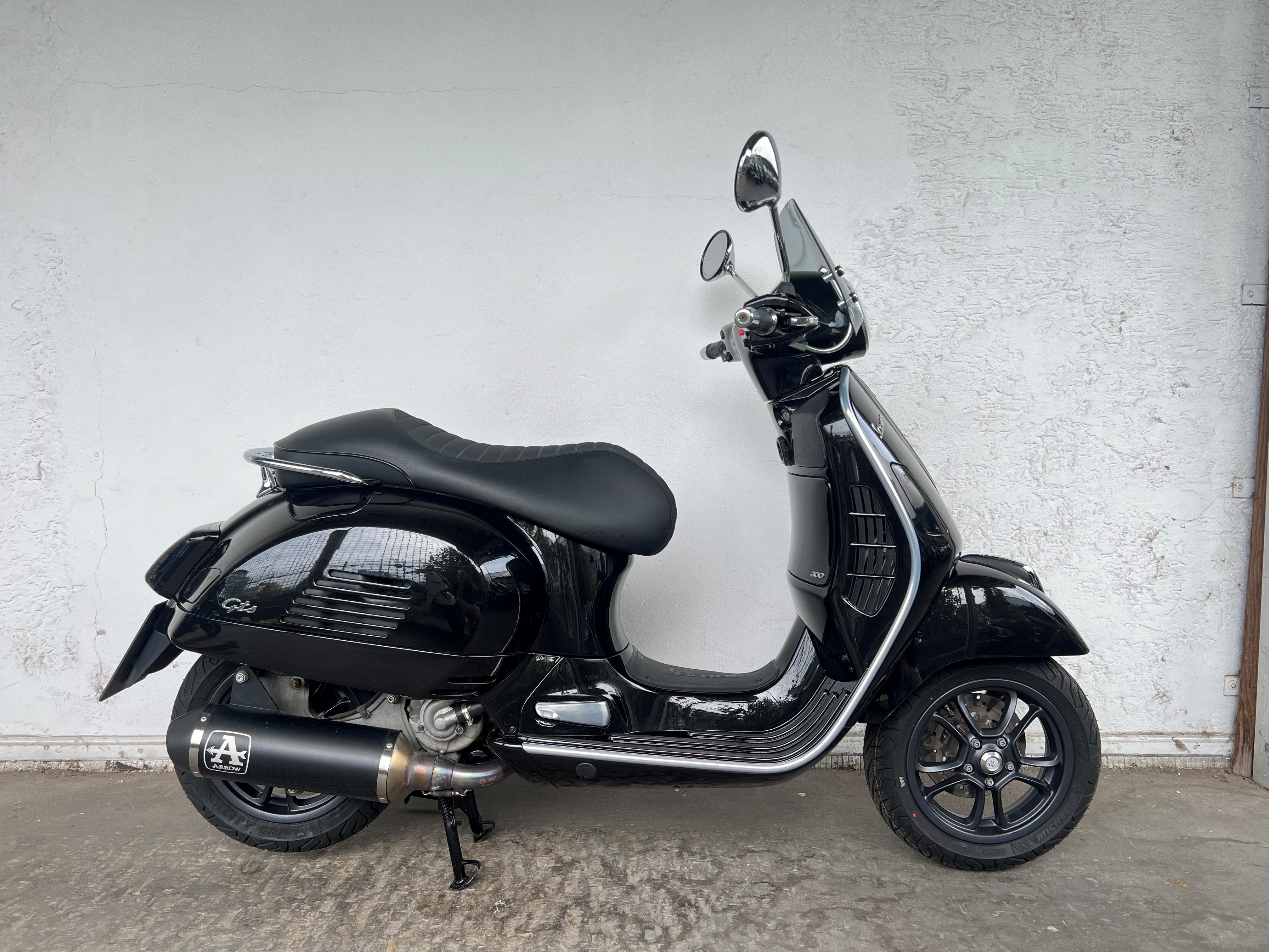 Vespa GTS 300 hpe Super Tech 