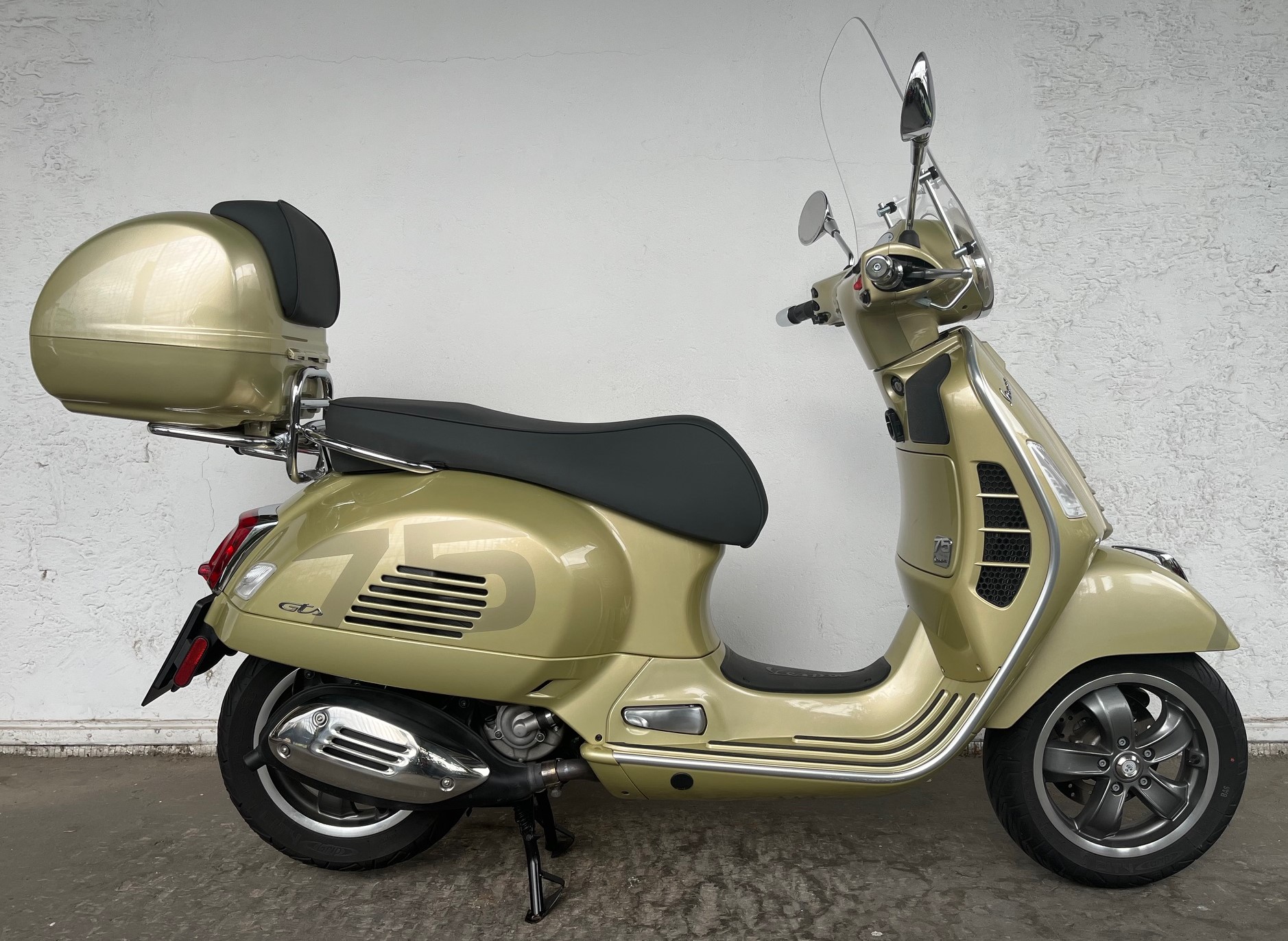 Vespa GTS 300 hpe Super Tech 