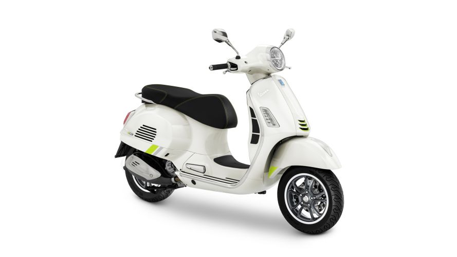 Vespa GTS 300 Super Tech "Black Tech" 