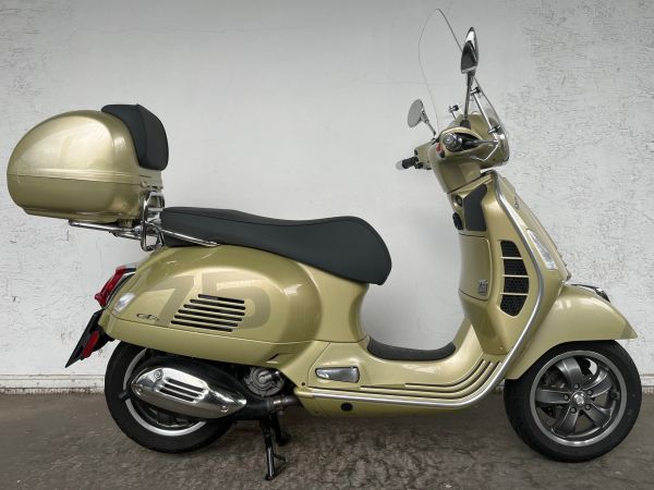Vespa GTS 300 hpe Super Tech 