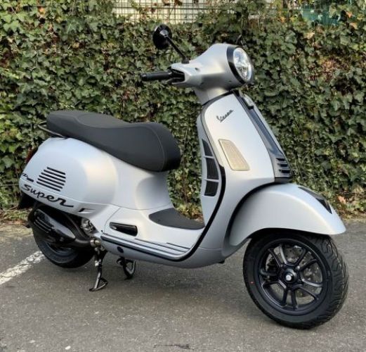 Vespa GTS 300 Super Tech "Black Tech" 
