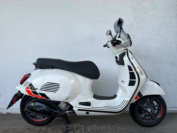 Vespa GTS 300 hpe Super Tech 